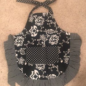 Apron black and white print